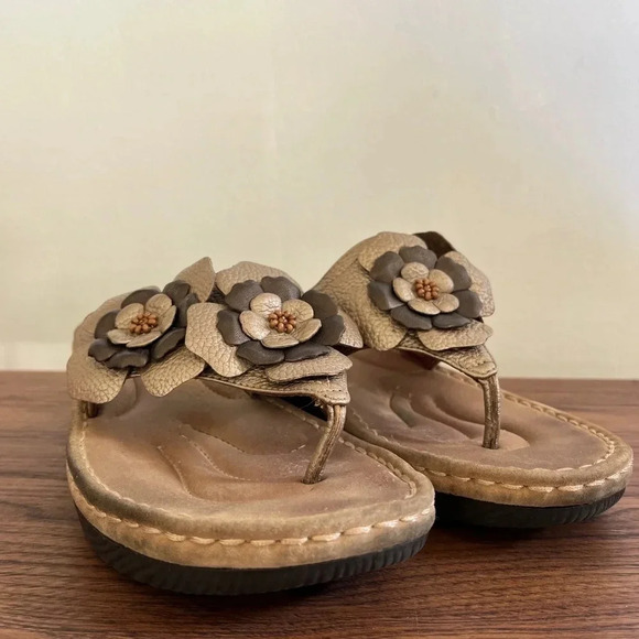 Clark Artisan Sz 9.5 Beaded Floral Metallic Platform Sandals Thongs Boho Femme - Picture 8 of 15